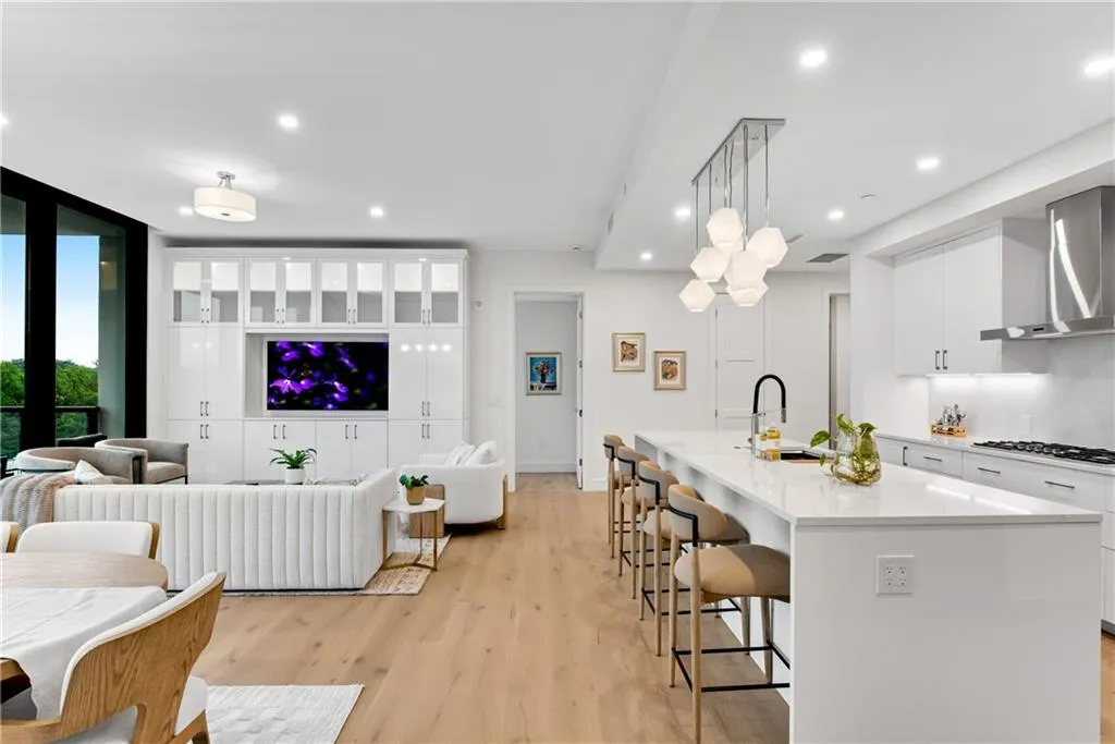 2425 Peachtree Road Ne Unit 902, Atlanta, Georgia 30305, 2 Bedrooms Bedrooms, ,3 BathroomsBathrooms,Residential,For Sale,2425 Peachtree Road Ne Unit 902,7587869