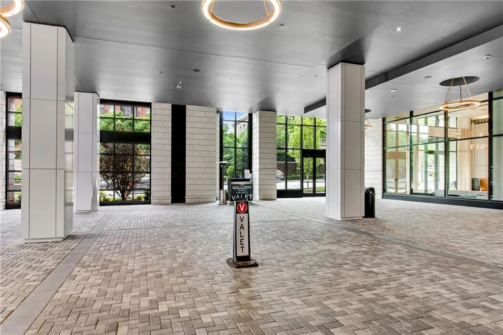 2425 Peachtree Road Ne Unit 902, Atlanta, Georgia 30305, 2 Bedrooms Bedrooms, ,3 BathroomsBathrooms,Residential,For Sale,2425 Peachtree Road Ne Unit 902,7587869