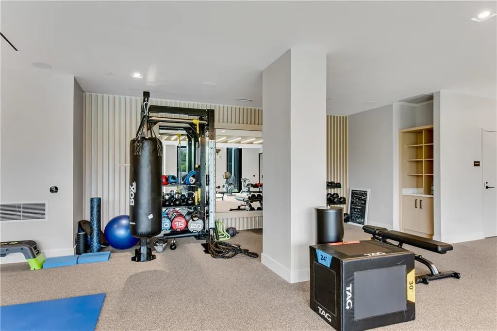 2425 Peachtree Road Ne Unit 902, Atlanta, Georgia 30305, 2 Bedrooms Bedrooms, ,3 BathroomsBathrooms,Residential,For Sale,2425 Peachtree Road Ne Unit 902,7587869