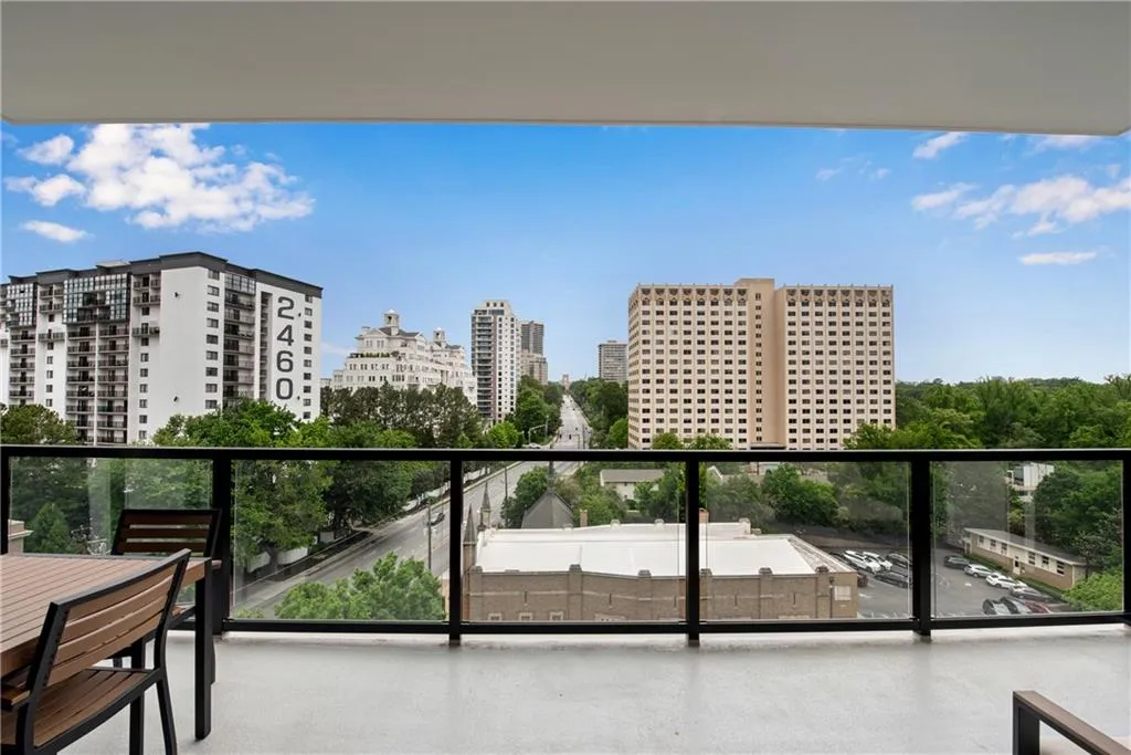 2425 Peachtree Road Ne Unit 902, Atlanta, Georgia 30305, 2 Bedrooms Bedrooms, ,3 BathroomsBathrooms,Residential,For Sale,2425 Peachtree Road Ne Unit 902,7587869