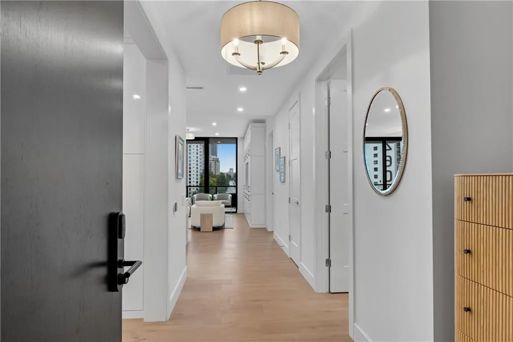 2425 Peachtree Road Ne Unit 902, Atlanta, Georgia 30305, 2 Bedrooms Bedrooms, ,3 BathroomsBathrooms,Residential,For Sale,2425 Peachtree Road Ne Unit 902,7587869