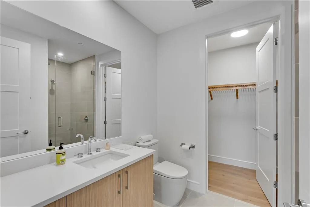 2425 Peachtree Road Ne Unit 902, Atlanta, Georgia 30305, 2 Bedrooms Bedrooms, ,3 BathroomsBathrooms,Residential,For Sale,2425 Peachtree Road Ne Unit 902,7587869
