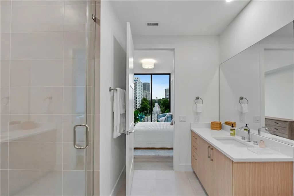 2425 Peachtree Road Ne Unit 902, Atlanta, Georgia 30305, 2 Bedrooms Bedrooms, ,3 BathroomsBathrooms,Residential,For Sale,2425 Peachtree Road Ne Unit 902,7587869
