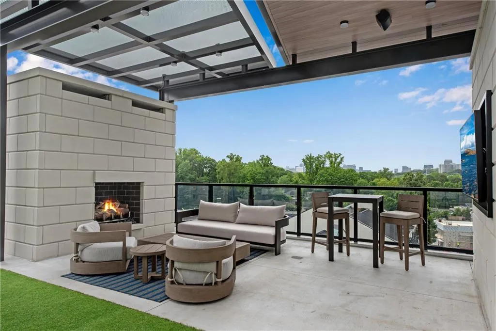 2425 Peachtree Road Ne Unit 902, Atlanta, Georgia 30305, 2 Bedrooms Bedrooms, ,3 BathroomsBathrooms,Residential,For Sale,2425 Peachtree Road Ne Unit 902,7587869
