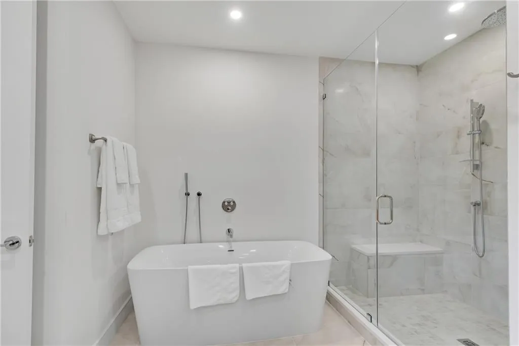 2425 Peachtree Road Ne Unit 902, Atlanta, Georgia 30305, 2 Bedrooms Bedrooms, ,3 BathroomsBathrooms,Residential,For Sale,2425 Peachtree Road Ne Unit 902,7587869