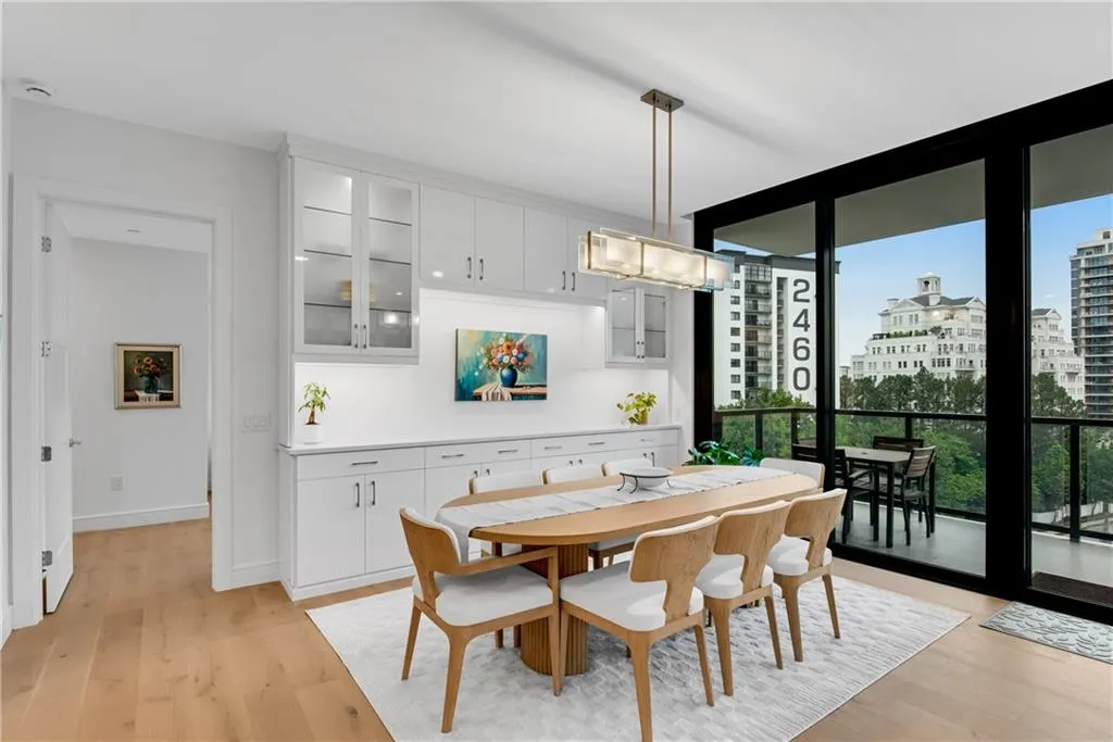 2425 Peachtree Road Ne Unit 902, Atlanta, Georgia 30305, 2 Bedrooms Bedrooms, ,3 BathroomsBathrooms,Residential,For Sale,2425 Peachtree Road Ne Unit 902,7587869