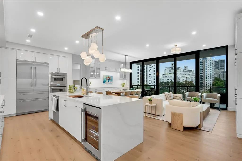 2425 Peachtree Road Ne Unit 902, Atlanta, Georgia 30305, 2 Bedrooms Bedrooms, ,3 BathroomsBathrooms,Residential,For Sale,2425 Peachtree Road Ne Unit 902,7587869