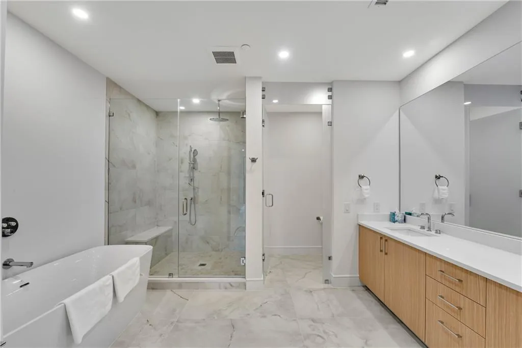 2425 Peachtree Road Ne Unit 902, Atlanta, Georgia 30305, 2 Bedrooms Bedrooms, ,3 BathroomsBathrooms,Residential,For Sale,2425 Peachtree Road Ne Unit 902,7587869