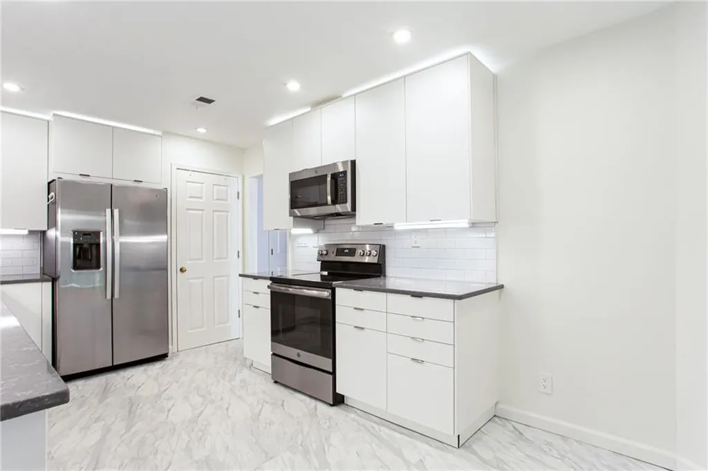 1005 Garden Court, Atlanta, Georgia 30328, 3 Bedrooms Bedrooms, ,2 BathroomsBathrooms,Residential,For Sale,1005 Garden Court,7646251