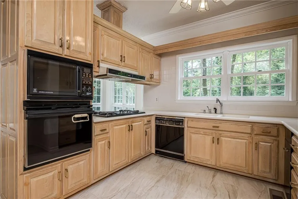 5127 Powers Ferry Road, Sandy Springs, Georgia 30327, 5 Bedrooms Bedrooms, ,4 BathroomsBathrooms,Residential,Sold,5127 Powers Ferry Road,6927836