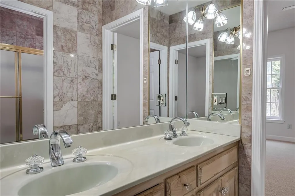 5127 Powers Ferry Road, Sandy Springs, Georgia 30327, 5 Bedrooms Bedrooms, ,4 BathroomsBathrooms,Residential,Sold,5127 Powers Ferry Road,6927836
