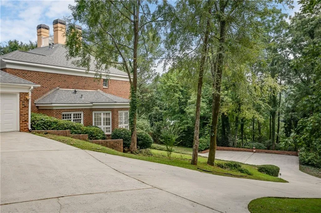 5127 Powers Ferry Road, Sandy Springs, Georgia 30327, 5 Bedrooms Bedrooms, ,4 BathroomsBathrooms,Residential,Sold,5127 Powers Ferry Road,6927836