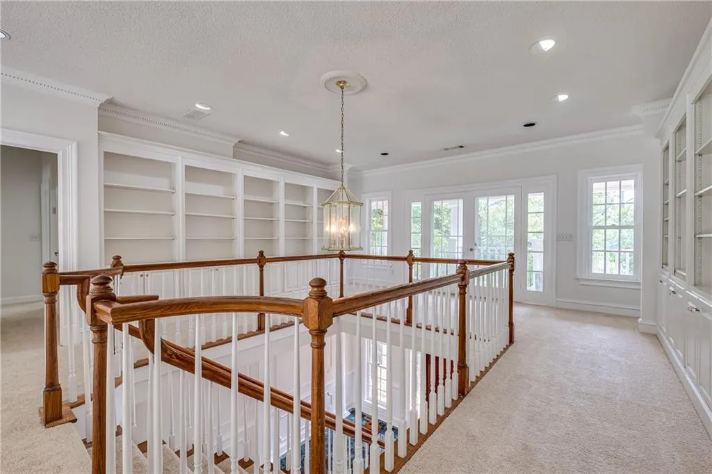 5127 Powers Ferry Road, Sandy Springs, Georgia 30327, 5 Bedrooms Bedrooms, ,4 BathroomsBathrooms,Residential,Sold,5127 Powers Ferry Road,6927836