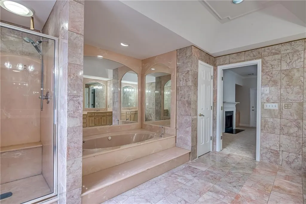 5127 Powers Ferry Road, Sandy Springs, Georgia 30327, 5 Bedrooms Bedrooms, ,4 BathroomsBathrooms,Residential,Sold,5127 Powers Ferry Road,6927836