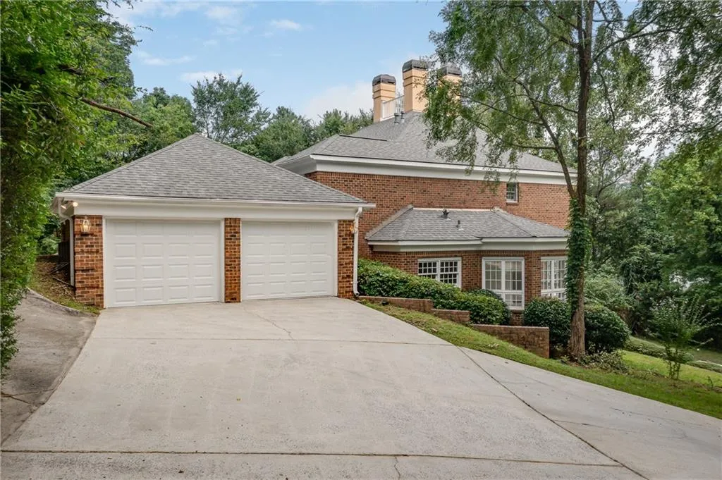 5127 Powers Ferry Road, Sandy Springs, Georgia 30327, 5 Bedrooms Bedrooms, ,4 BathroomsBathrooms,Residential,Sold,5127 Powers Ferry Road,6927836