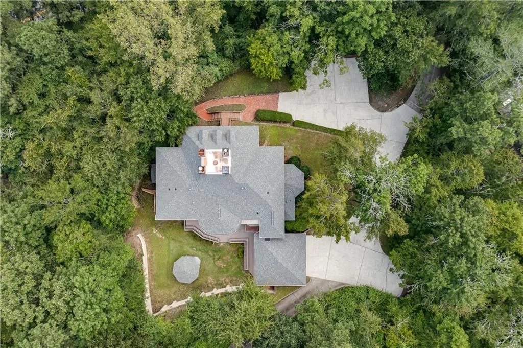 5127 Powers Ferry Road, Sandy Springs, Georgia 30327, 5 Bedrooms Bedrooms, ,4 BathroomsBathrooms,Residential,Sold,5127 Powers Ferry Road,6927836