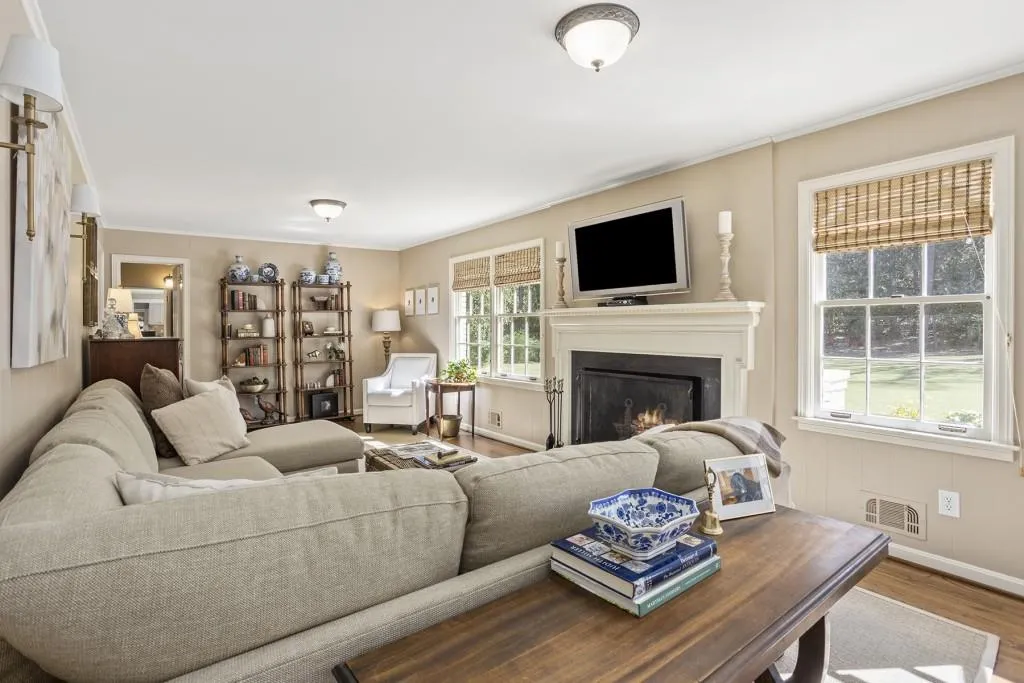 6035 Riverside Drive, Sandy Springs, Georgia 30328, 5 Bedrooms Bedrooms, ,4 BathroomsBathrooms,Residential,Sold,6035 Riverside Drive,6866878