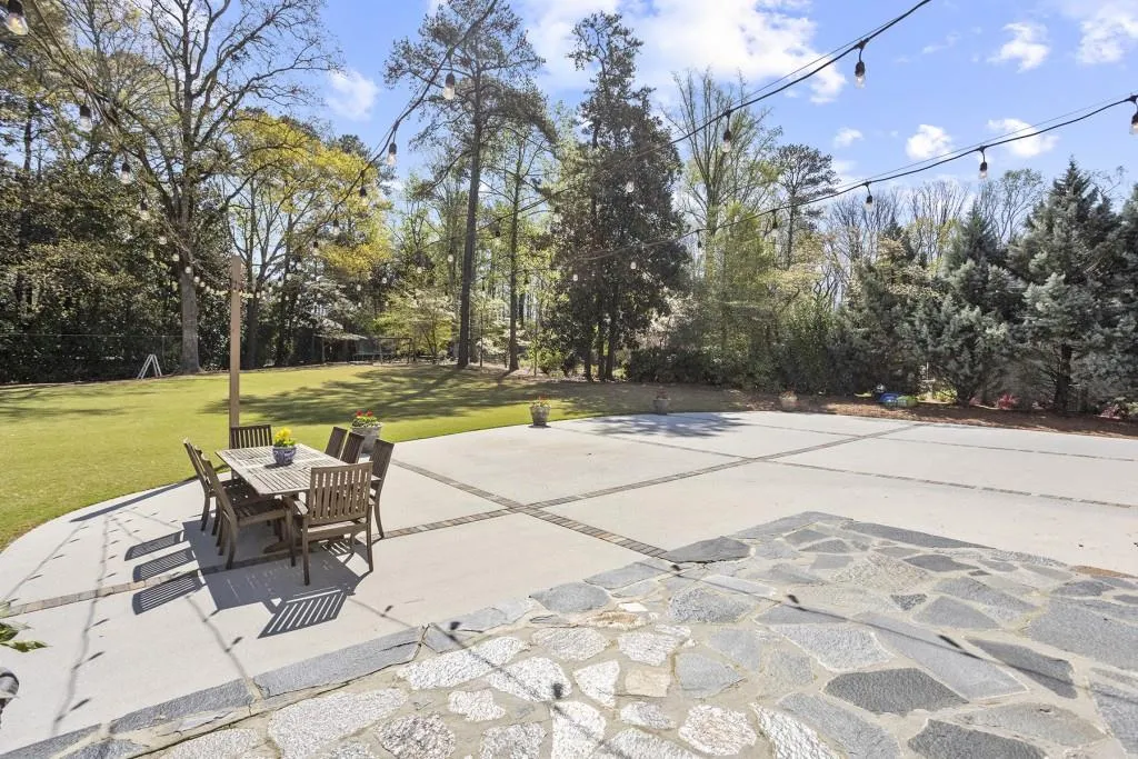 6035 Riverside Drive, Sandy Springs, Georgia 30328, 5 Bedrooms Bedrooms, ,4 BathroomsBathrooms,Residential,Sold,6035 Riverside Drive,6866878