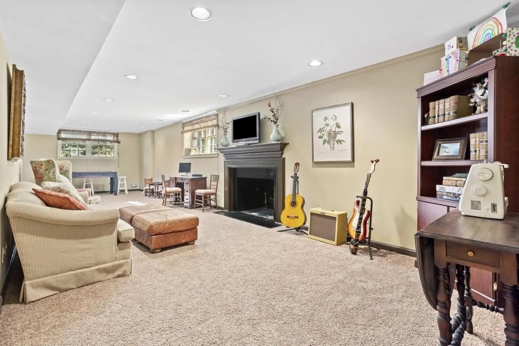 6035 Riverside Drive, Sandy Springs, Georgia 30328, 5 Bedrooms Bedrooms, ,4 BathroomsBathrooms,Residential,Sold,6035 Riverside Drive,6866878