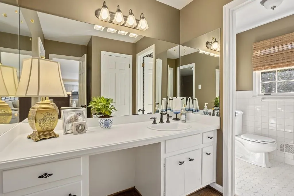 6035 Riverside Drive, Sandy Springs, Georgia 30328, 5 Bedrooms Bedrooms, ,4 BathroomsBathrooms,Residential,Sold,6035 Riverside Drive,6866878