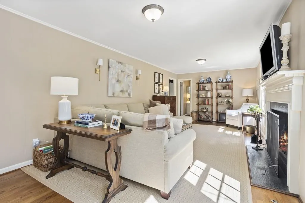 6035 Riverside Drive, Sandy Springs, Georgia 30328, 5 Bedrooms Bedrooms, ,4 BathroomsBathrooms,Residential,Sold,6035 Riverside Drive,6866878