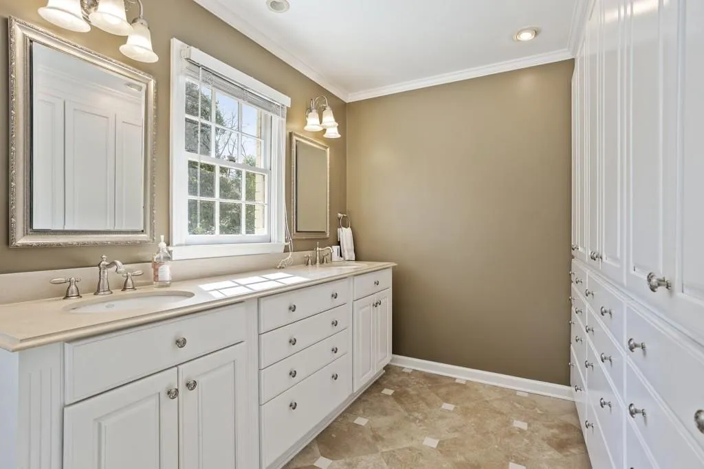 6035 Riverside Drive, Sandy Springs, Georgia 30328, 5 Bedrooms Bedrooms, ,4 BathroomsBathrooms,Residential,Sold,6035 Riverside Drive,6866878