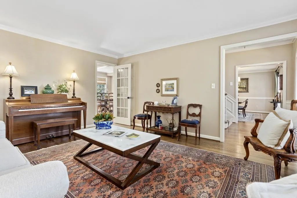 6035 Riverside Drive, Sandy Springs, Georgia 30328, 5 Bedrooms Bedrooms, ,4 BathroomsBathrooms,Residential,Sold,6035 Riverside Drive,6866878