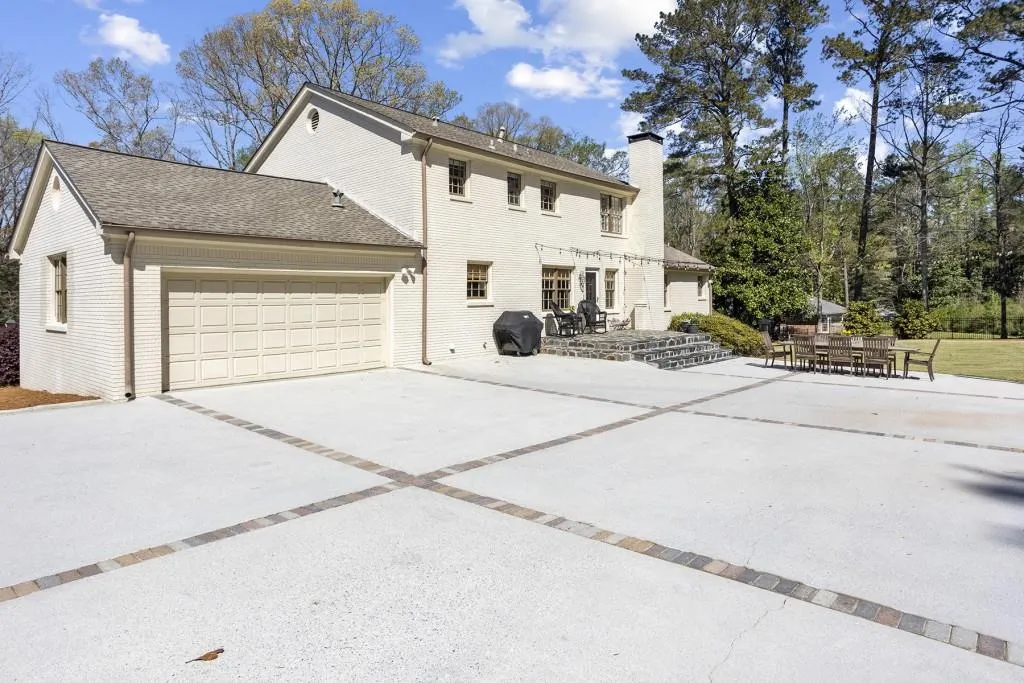 6035 Riverside Drive, Sandy Springs, Georgia 30328, 5 Bedrooms Bedrooms, ,4 BathroomsBathrooms,Residential,Sold,6035 Riverside Drive,6866878