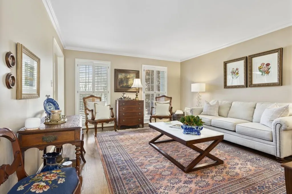 6035 Riverside Drive, Sandy Springs, Georgia 30328, 5 Bedrooms Bedrooms, ,4 BathroomsBathrooms,Residential,Sold,6035 Riverside Drive,6866878