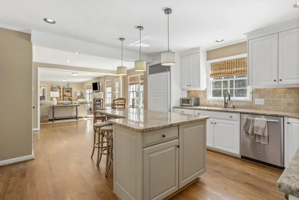 6035 Riverside Drive, Sandy Springs, Georgia 30328, 5 Bedrooms Bedrooms, ,4 BathroomsBathrooms,Residential,Sold,6035 Riverside Drive,6866878