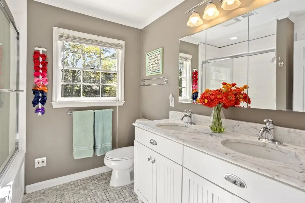 6035 Riverside Drive, Sandy Springs, Georgia 30328, 5 Bedrooms Bedrooms, ,4 BathroomsBathrooms,Residential,Sold,6035 Riverside Drive,6866878