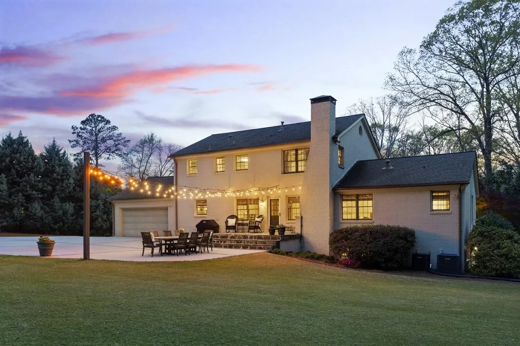 6035 Riverside Drive, Sandy Springs, Georgia 30328, 5 Bedrooms Bedrooms, ,4 BathroomsBathrooms,Residential,Sold,6035 Riverside Drive,6866878