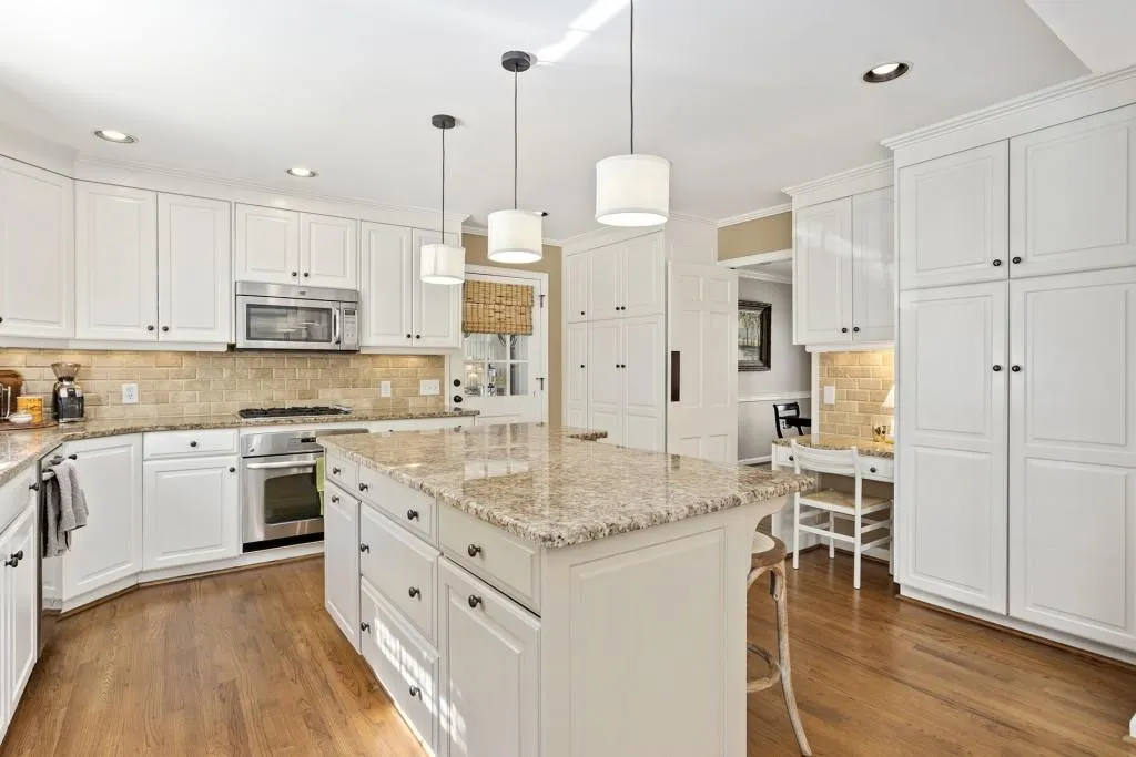 6035 Riverside Drive, Sandy Springs, Georgia 30328, 5 Bedrooms Bedrooms, ,4 BathroomsBathrooms,Residential,Sold,6035 Riverside Drive,6866878