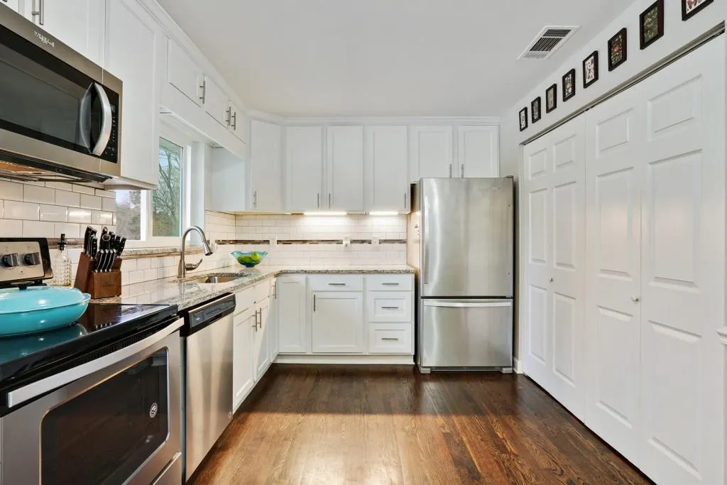 7200 Lancaster Loop, Sandy Springs, Georgia 30328, 4 Bedrooms Bedrooms, ,3 BathroomsBathrooms,Residential,Sold,7200 Lancaster Loop,7168792