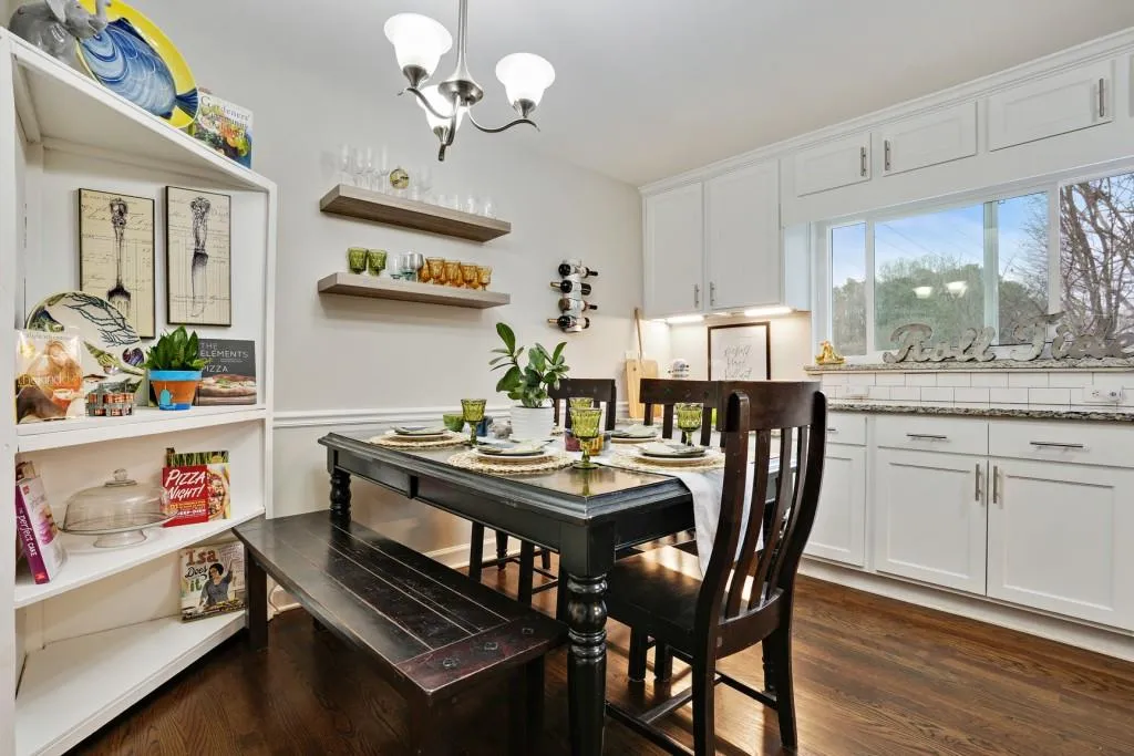 7200 Lancaster Loop, Sandy Springs, Georgia 30328, 4 Bedrooms Bedrooms, ,3 BathroomsBathrooms,Residential,Sold,7200 Lancaster Loop,7168792