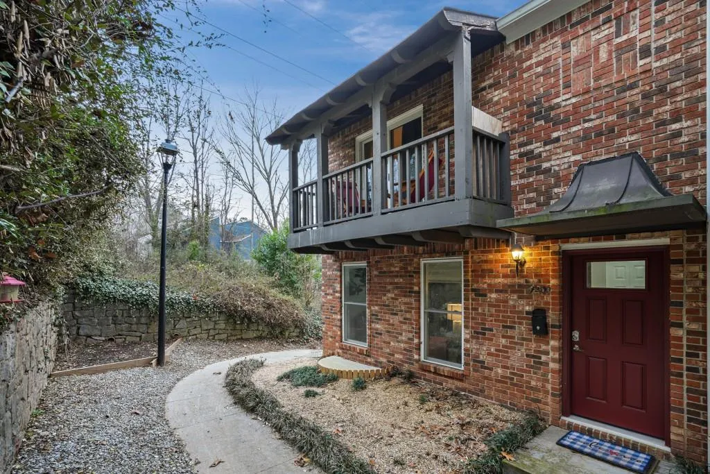 7200 Lancaster Loop, Sandy Springs, Georgia 30328, 4 Bedrooms Bedrooms, ,3 BathroomsBathrooms,Residential,Sold,7200 Lancaster Loop,7168792