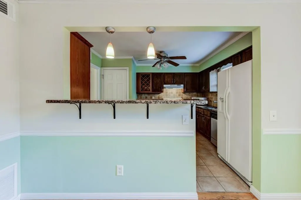 6520 Roswell Road Unit 112, Atlanta, Georgia 30328, 3 Bedrooms Bedrooms, ,2 BathroomsBathrooms,Residential,Sold,6520 Roswell Road Unit 112,6014100
