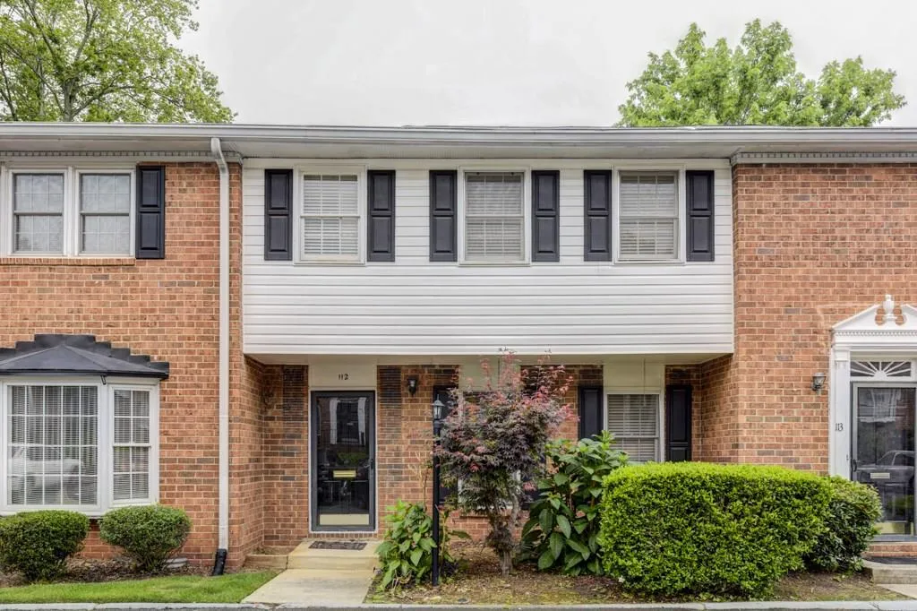 6520 Roswell Road Unit 112, Atlanta, Georgia 30328, 3 Bedrooms Bedrooms, ,2 BathroomsBathrooms,Residential,Sold,6520 Roswell Road Unit 112,6014100