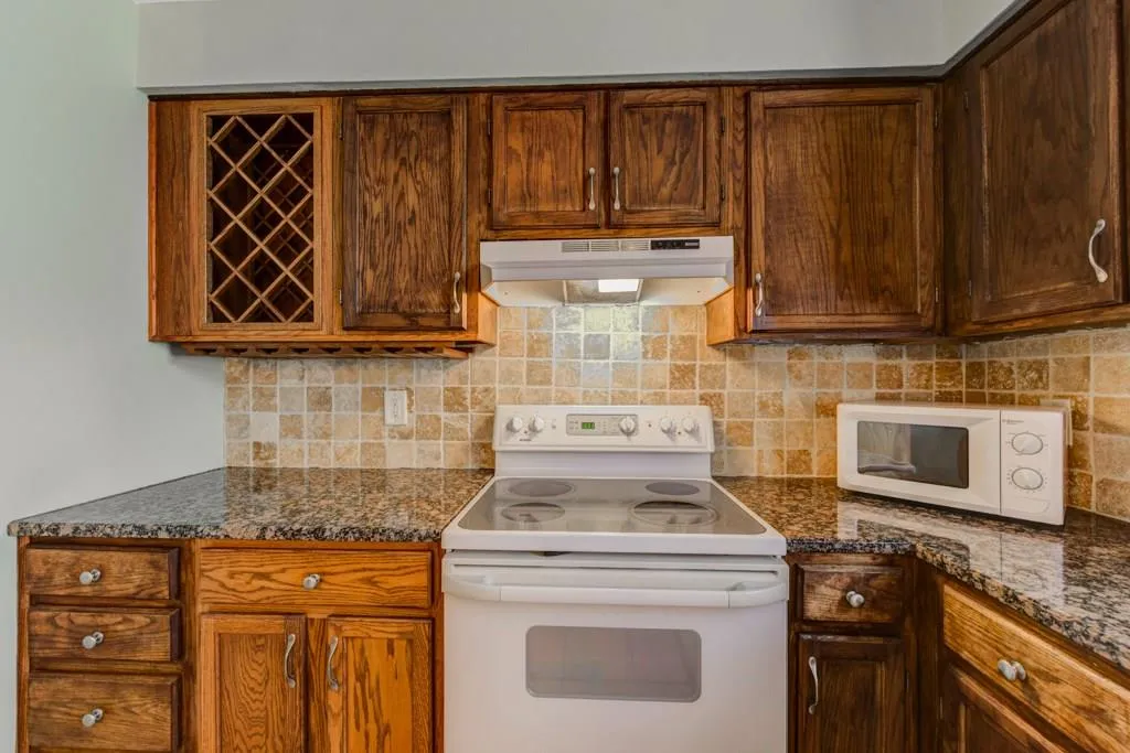 6520 Roswell Road Unit 112, Atlanta, Georgia 30328, 3 Bedrooms Bedrooms, ,2 BathroomsBathrooms,Residential,Sold,6520 Roswell Road Unit 112,6014100
