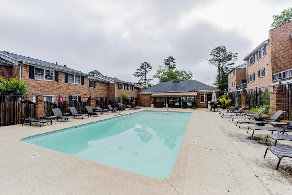 6520 Roswell Road Unit 112, Atlanta, Georgia 30328, 3 Bedrooms Bedrooms, ,2 BathroomsBathrooms,Residential,Sold,6520 Roswell Road Unit 112,6014100