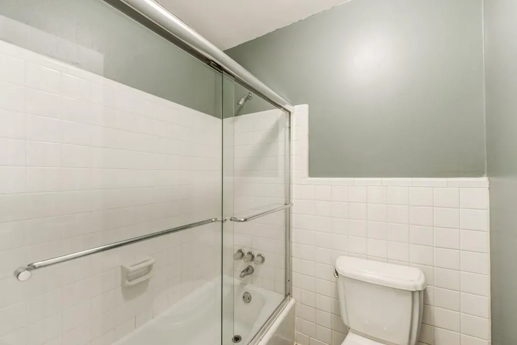 6520 Roswell Road Unit 112, Atlanta, Georgia 30328, 3 Bedrooms Bedrooms, ,2 BathroomsBathrooms,Residential,Sold,6520 Roswell Road Unit 112,6014100