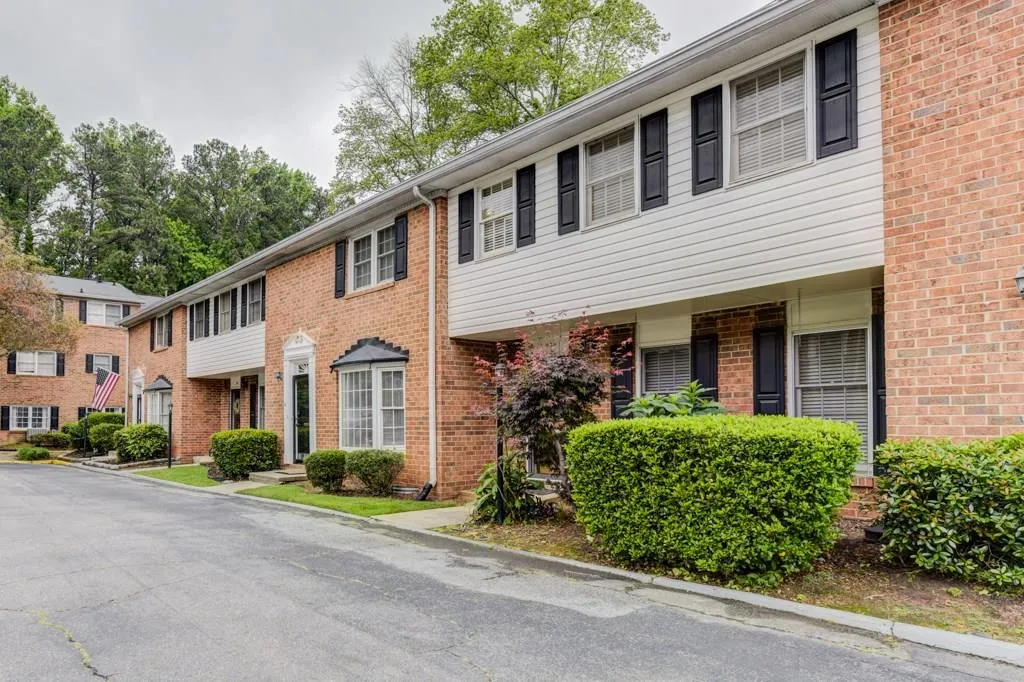 6520 Roswell Road Unit 112, Atlanta, Georgia 30328, 3 Bedrooms Bedrooms, ,2 BathroomsBathrooms,Residential,Sold,6520 Roswell Road Unit 112,6014100