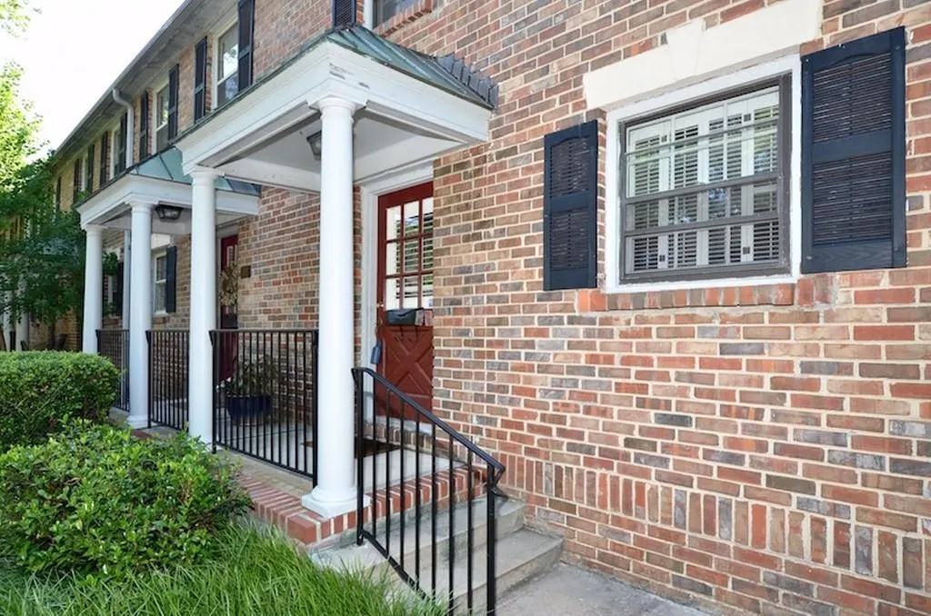 6700 Roswell Road Unit 17g, Atlanta, Georgia 30328, 2 Bedrooms Bedrooms, ,1 BathroomBathrooms,Residential,Sold,6700 Roswell Road Unit 17g,5558952