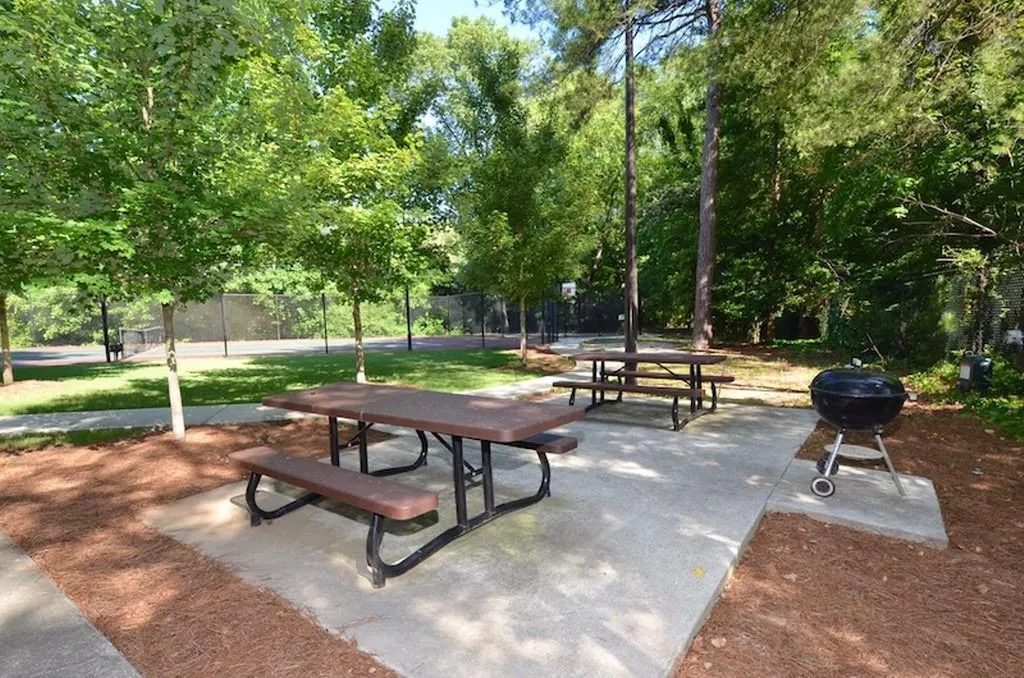 6700 Roswell Road Unit 17g, Atlanta, Georgia 30328, 2 Bedrooms Bedrooms, ,1 BathroomBathrooms,Residential,Sold,6700 Roswell Road Unit 17g,5558952