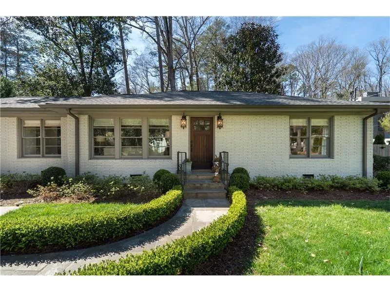 2550 Northside Drive, Atlanta, Georgia 30305, 3 Bedrooms Bedrooms, ,2 BathroomsBathrooms,Residential,Sold,2550 Northside Drive,5923095