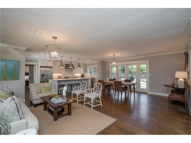 2550 Northside Drive, Atlanta, Georgia 30305, 3 Bedrooms Bedrooms, ,2 BathroomsBathrooms,Residential,Sold,2550 Northside Drive,5923095