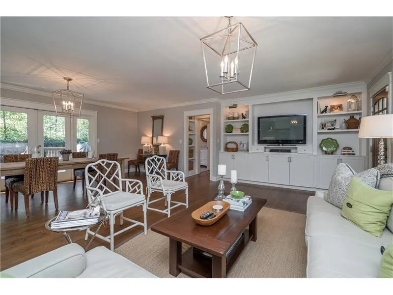 2550 Northside Drive, Atlanta, Georgia 30305, 3 Bedrooms Bedrooms, ,2 BathroomsBathrooms,Residential,Sold,2550 Northside Drive,5923095