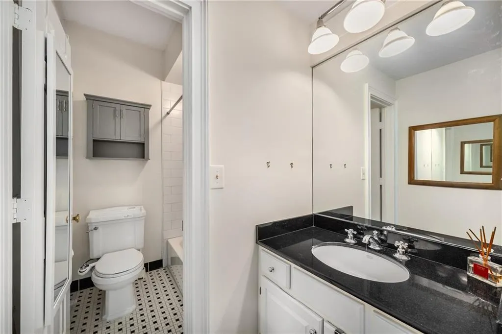 2840 Peachtree Road Nw Unit 312, Atlanta, Georgia 30305, 2 Bedrooms Bedrooms, ,2 BathroomsBathrooms,Residential,For Sale,2840 Peachtree Road Nw Unit 312,7639498
