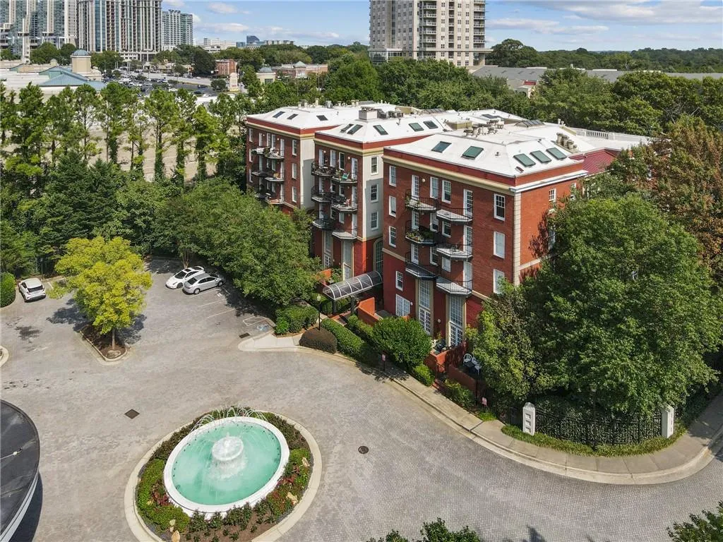2840 Peachtree Road Nw Unit 312, Atlanta, Georgia 30305, 2 Bedrooms Bedrooms, ,2 BathroomsBathrooms,Residential,For Sale,2840 Peachtree Road Nw Unit 312,7639498