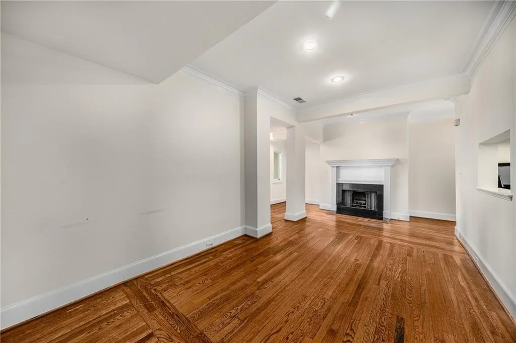 2840 Peachtree Road Nw Unit 312, Atlanta, Georgia 30305, 2 Bedrooms Bedrooms, ,2 BathroomsBathrooms,Residential,For Sale,2840 Peachtree Road Nw Unit 312,7639498